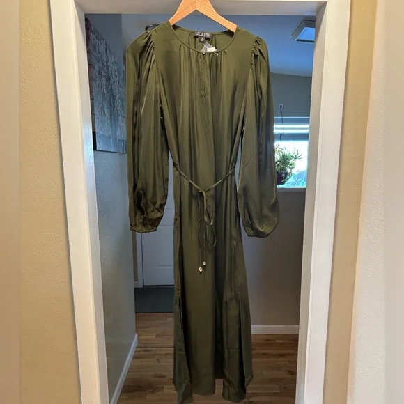 Drapey Tie-waist Dress - Picture 3 of 8